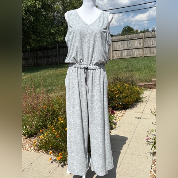 Old Navy Active Breathe On Jumpsuit - Picture 1 of 4